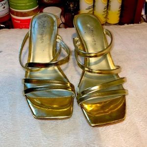 I’m selling gold heels iv worn them once